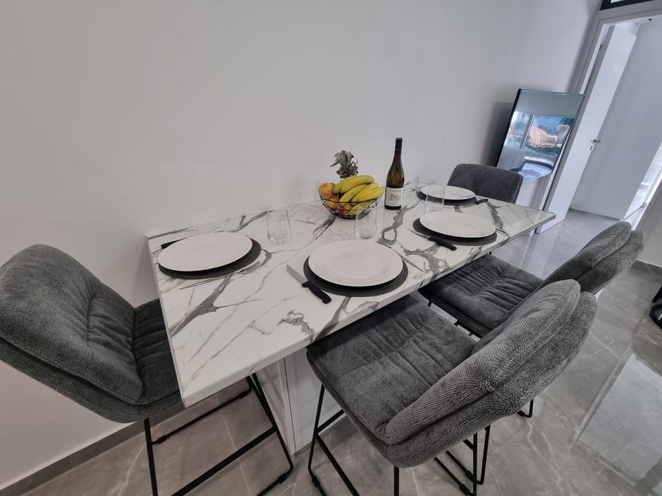 Lounge or bar, Dining area
