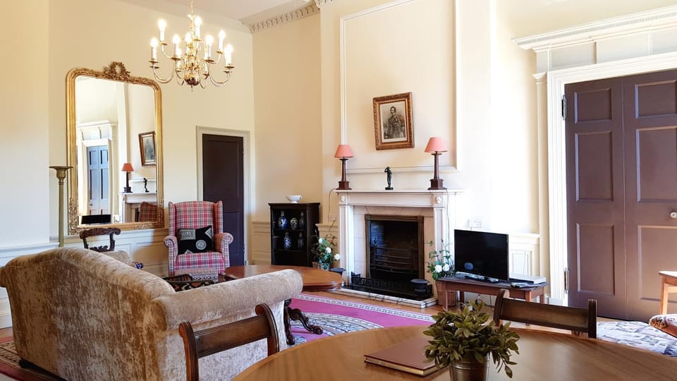Living room, Seating area