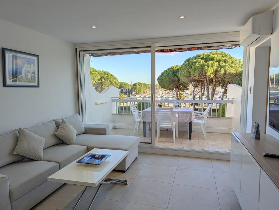 Balcony/Terrace, Living room