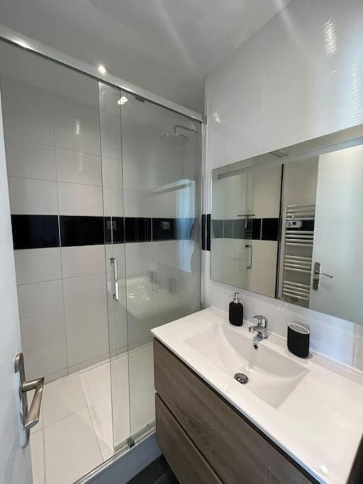 L'alberto-Appartement centre ville Beziers- Wifi -Balcon -Clim Apartment in Béziers