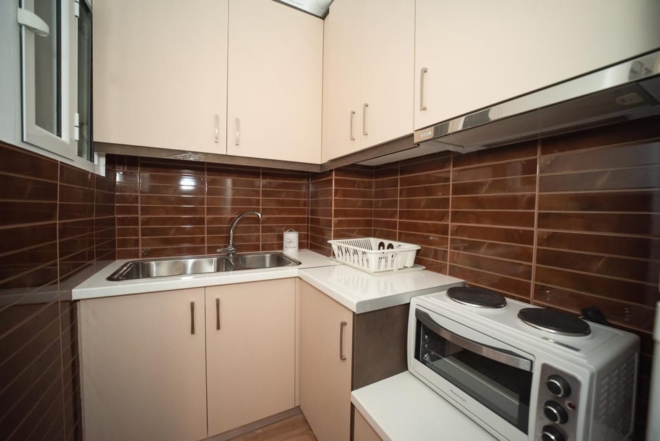 Kitchen or kitchenette, pet friendly, stove, washing machine