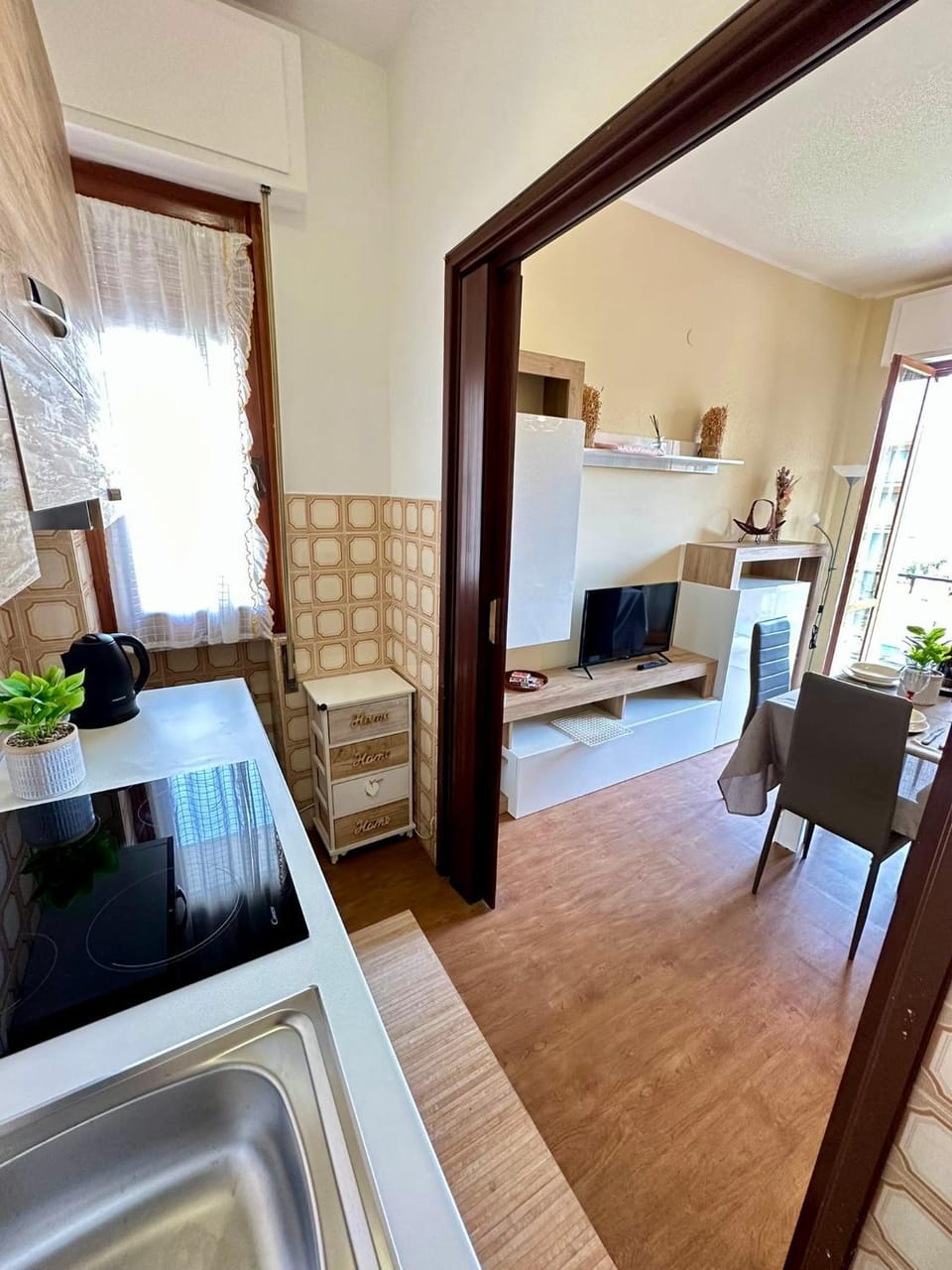 TV and multimedia, Kitchen or kitchenette, Living room, Seating area, Dining area, pet friendly, stove