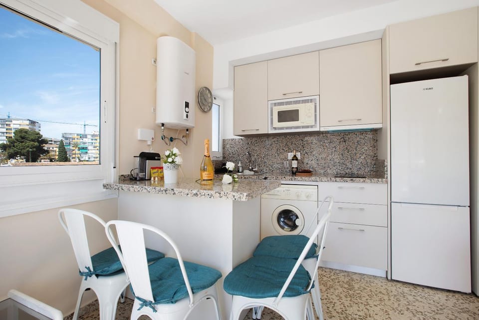 Kitchen or kitchenette, Living room