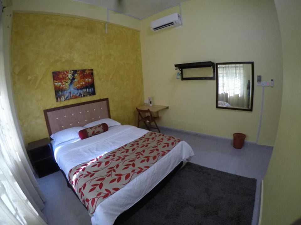 Bed, Photo of the whole room, Bedroom, air conditioner
