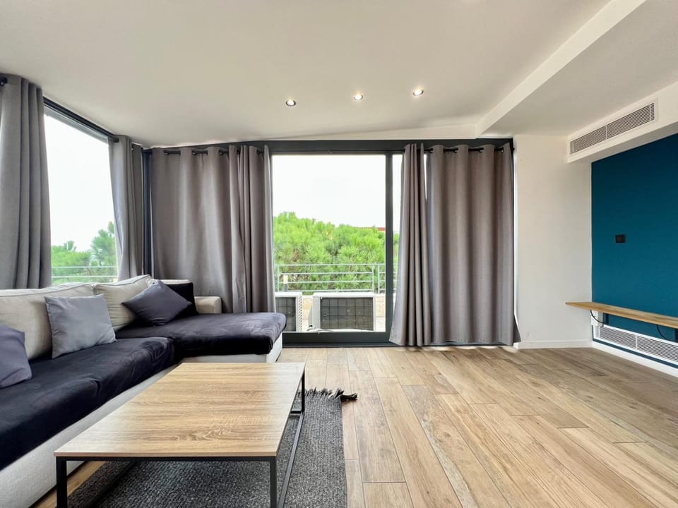 Sea and mountain views from your Rooftop ! Apartment in Nice