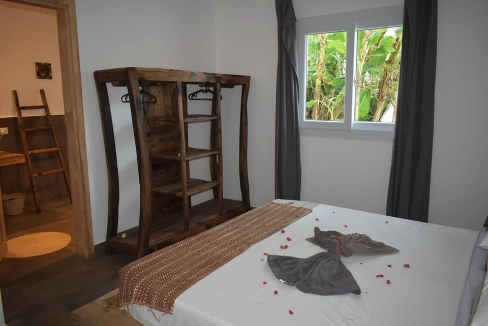 Toilet, Bed, Photo of the whole room, Bedroom, Garden view, towels, wardrobe, air conditioner