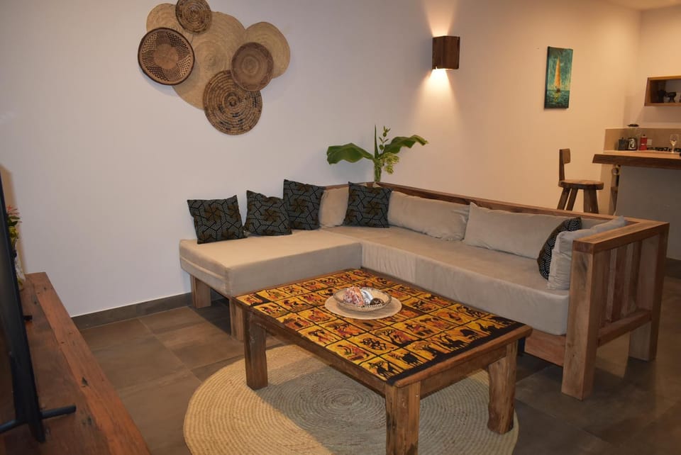 Restaurant/places to eat, TV and multimedia, Living room, Seating area, Dining area, Evening entertainment, kitchen, air conditioner, air conditioner
