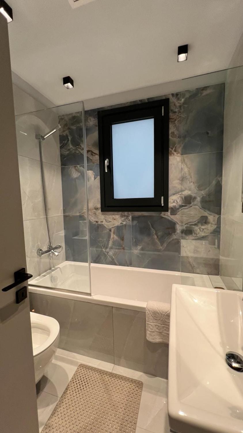 Shower, Toilet, Bathroom, Bath