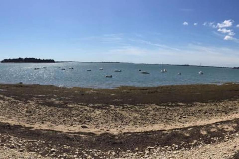 Meublé sur l'ILE DE TASCON à 300 m de la plage House in Brittany