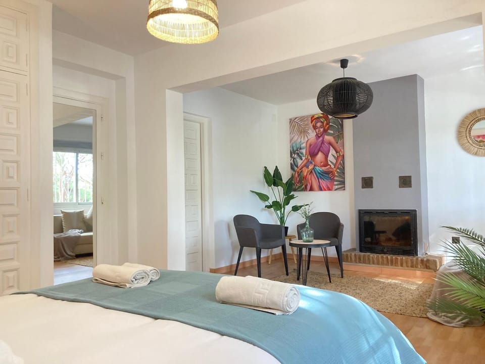 Bed, Living room, Bedroom