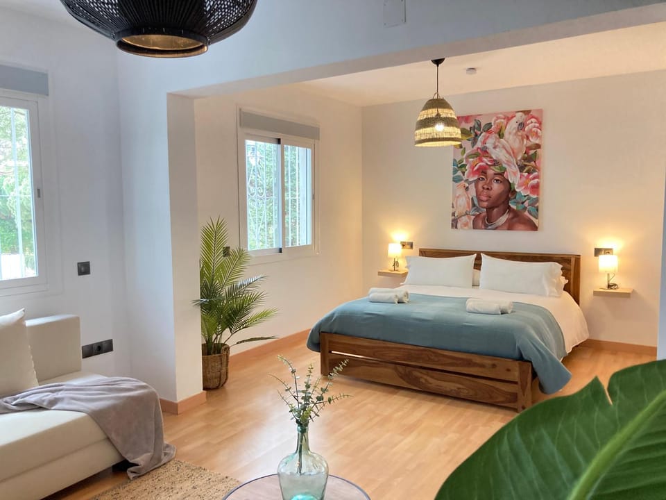 Bed, Photo of the whole room, Bedroom