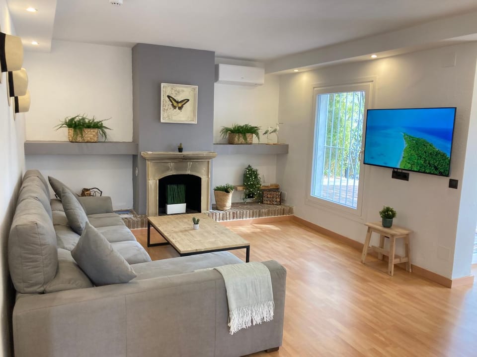 TV and multimedia, Living room, Seating area