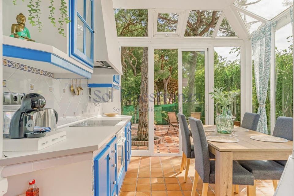 Dining area, kitchen