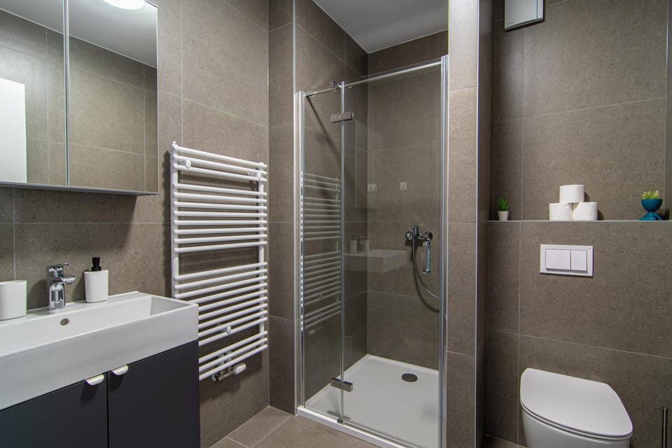 Shower, Toilet, Bathroom