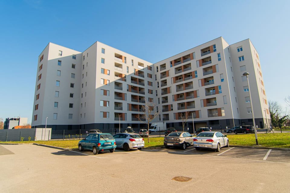 Property building, Street view, Parking