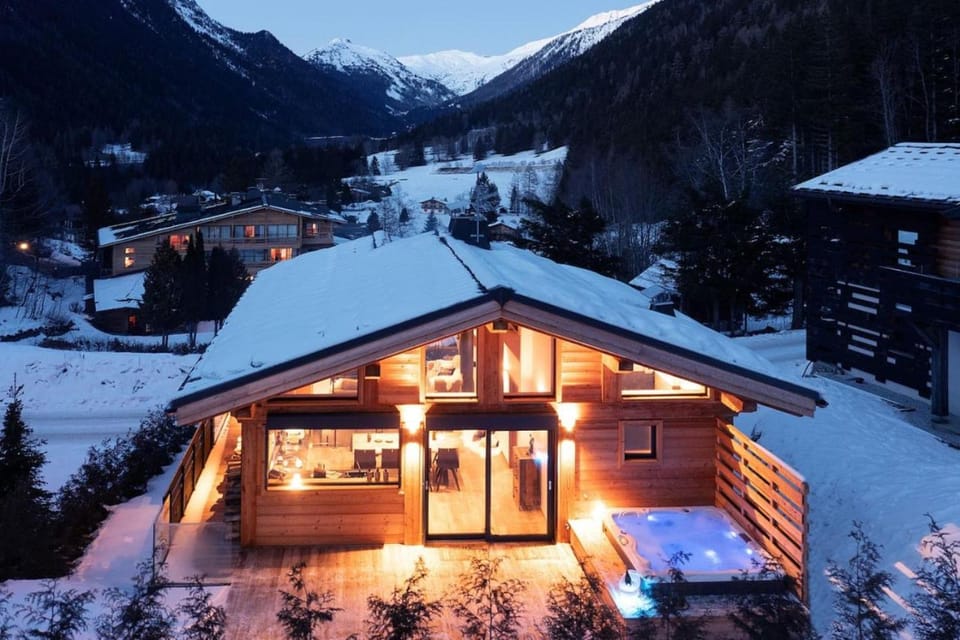 Chalet Seven Summits - Pool - Sauna - Jacuzzi - By Cozee Rentals Chalet in Chamonix