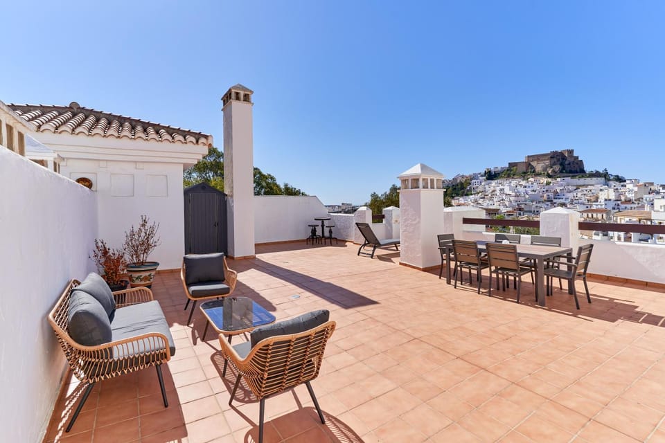 Property building, Balcony/Terrace, Living room