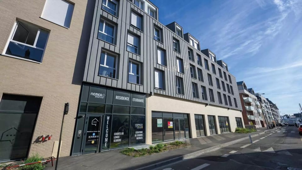 Property building, Neighbourhood, Location