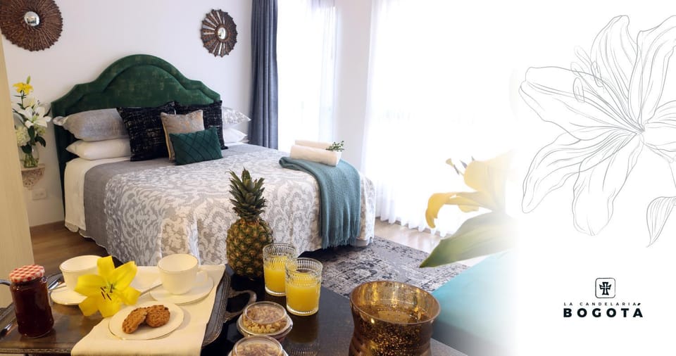 Nearby landmark, Coffee/tea facilities, Photo of the whole room, Decorative detail, Decorative detail, City view, City view, Landmark view, Landmark view, Mountain view, Mountain view, Sunrise, Quiet street view