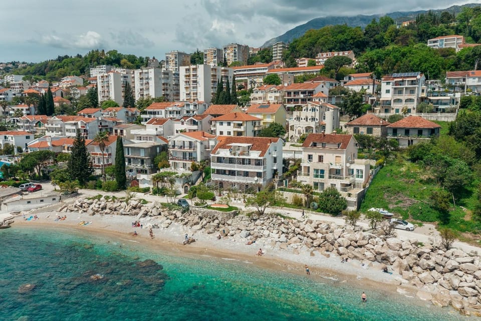 Property building, Bird's eye view, Beach