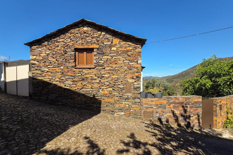 Property building, Natural landscape, Landmark view, Mountain view