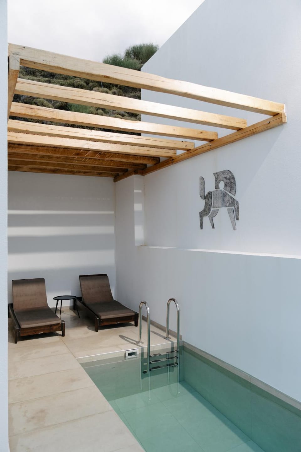 Swimming pool, sunbed