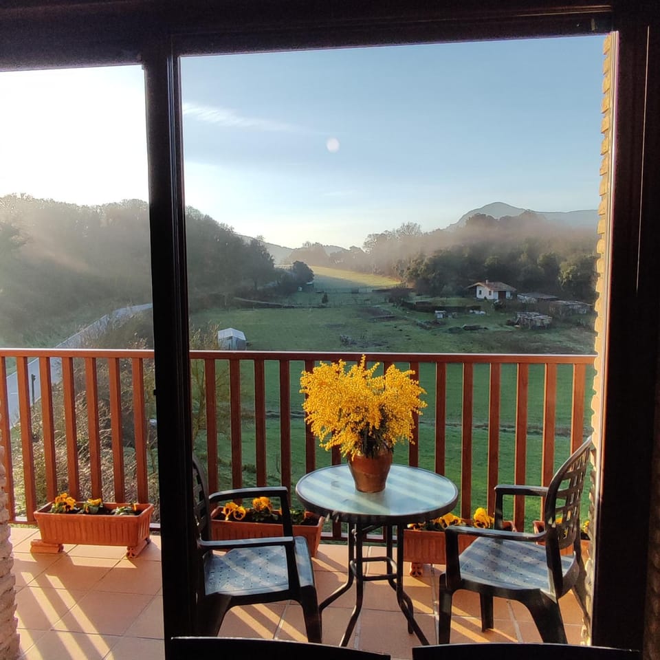 Casa rural Urederra 1 y 2, en Baquedano, donde inicia la ruta del Nacedero del Urederra House in Basque Country