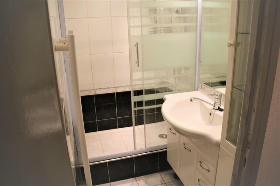 Studio 73, Héliopolis E au village naturiste Apartment in Agde
