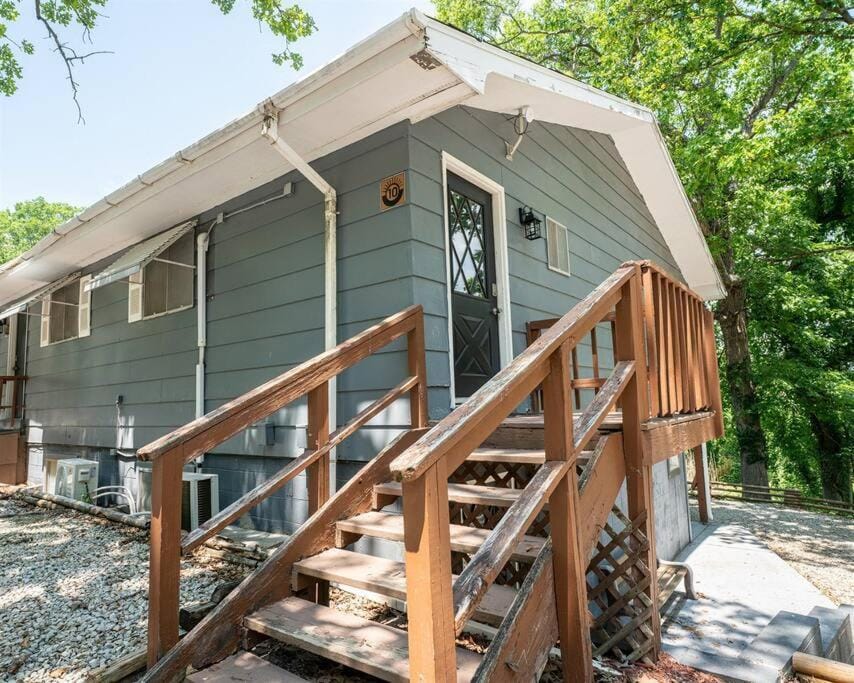 Tribesman #10 - Janet Berwangers Cabana - near Silver Dollar City Apartment in Indian Point