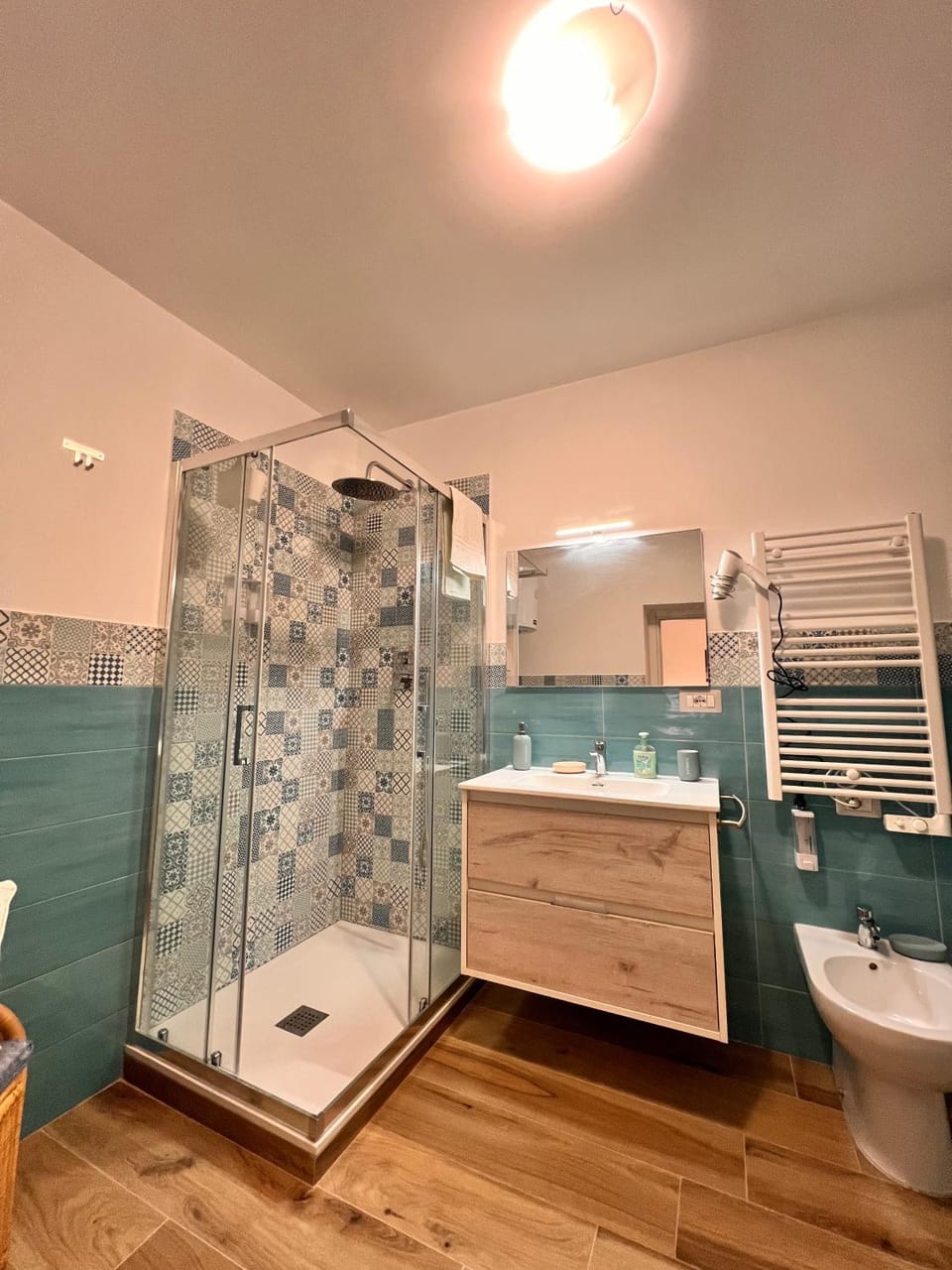 Shower, Toilet, Bathroom, towels