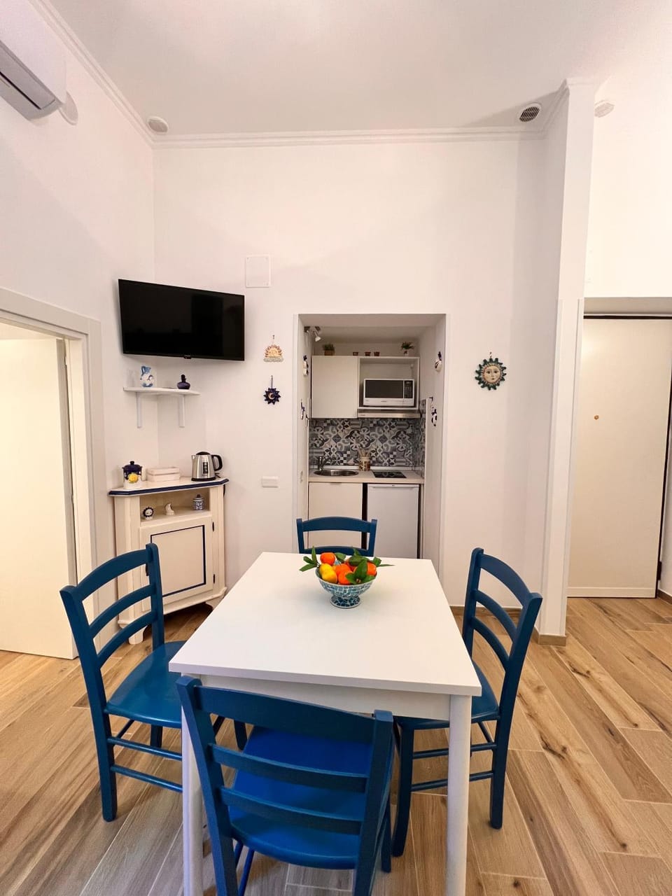 TV and multimedia, Kitchen or kitchenette, Dining area, minibar, stove