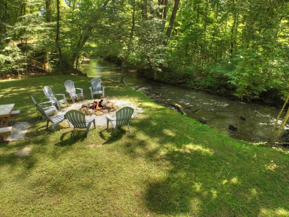 Cozy Creekside Cabin Cabin in Georgia
