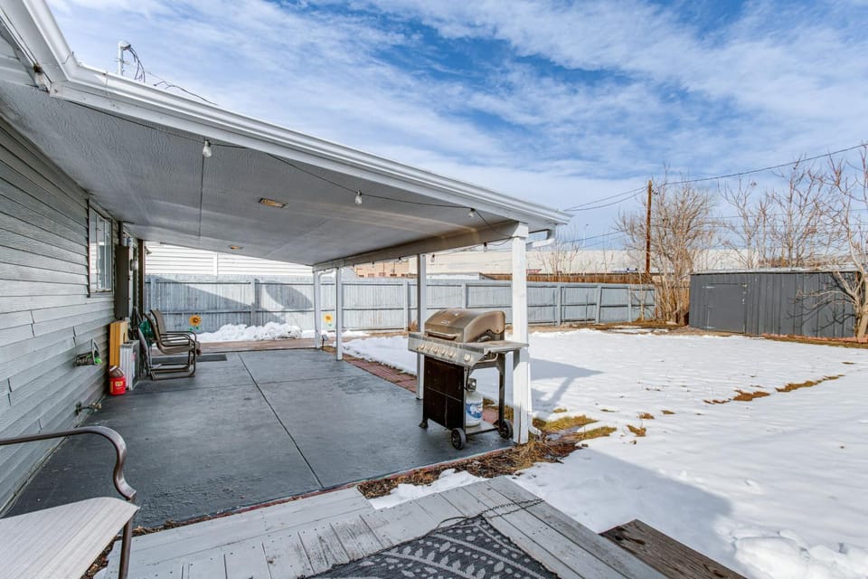 Covered Patio, Gas Grill & Yard: Sheridan Home! House in Englewood