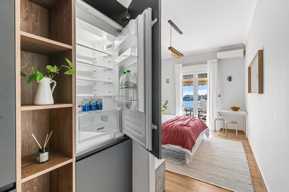Bed, Kitchen or kitchenette
