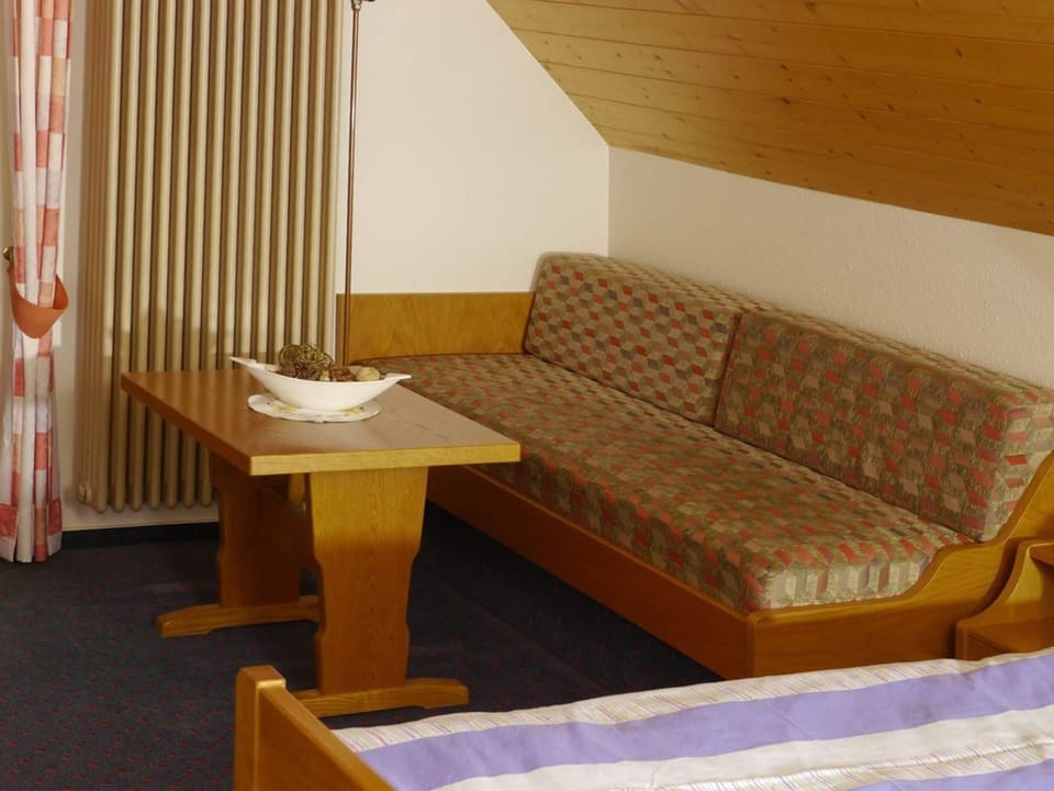Photo of the whole room, Seating area