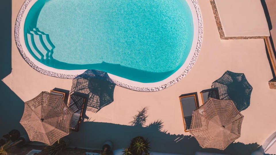 Day, Natural landscape, Pool view, Swimming pool, sunbed