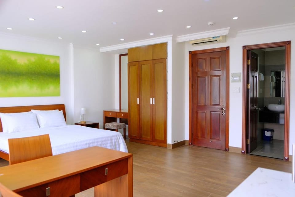 Bed, Photo of the whole room, Bedroom, wardrobe, air conditioner