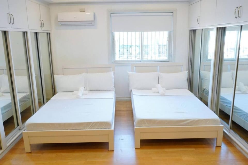 Makati Altean Apartment (Delfin Room) House in Makati