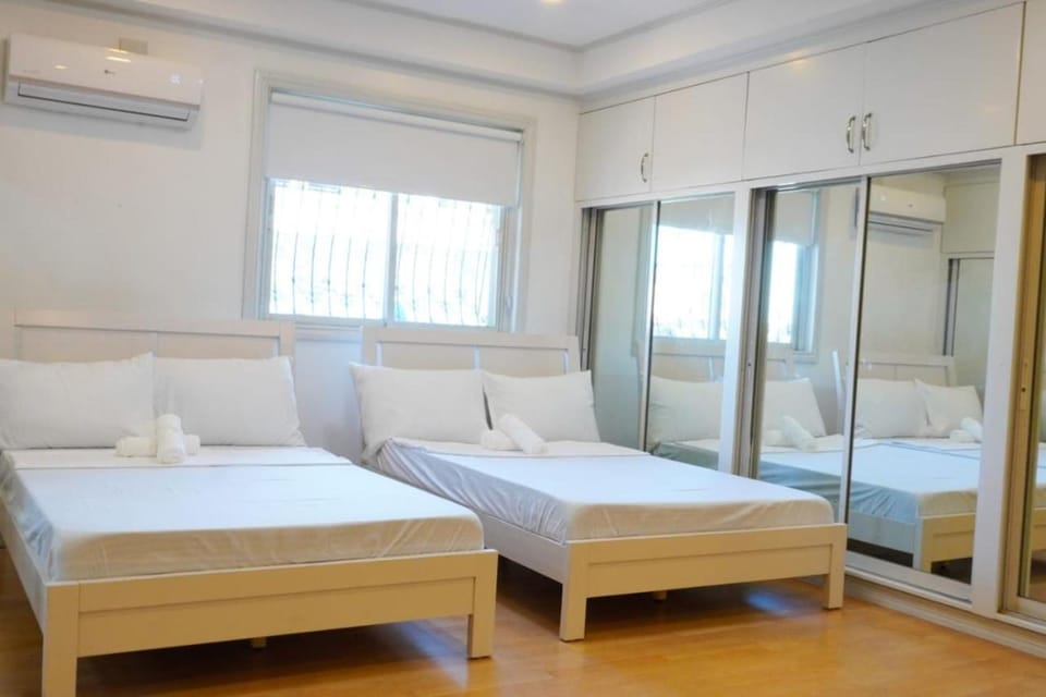 Makati Altean Apartment (Delfin Room) House in Makati