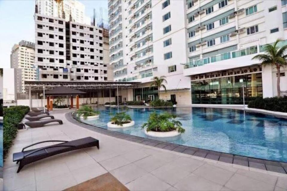 Day, Swimming pool, sunbed