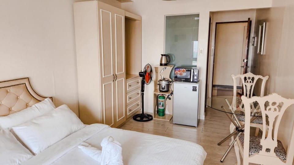 Dining area, Bedroom