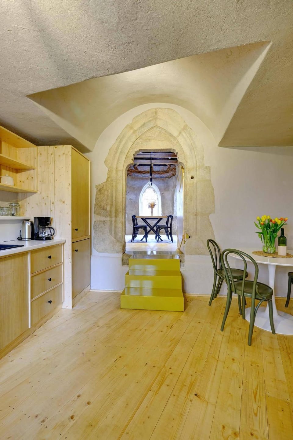 Kitchen or kitchenette, Living room, Seating area