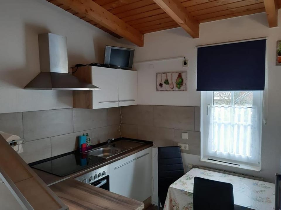 Kitchen or kitchenette, Living room, Seating area, Dining area, stove