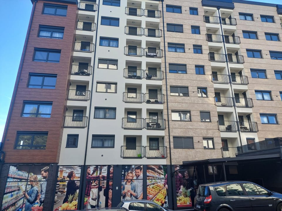 Property building, Neighbourhood, Location, Parking