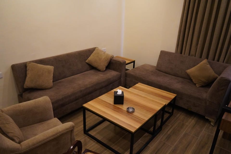 Living room, Food and drinks, Seating area