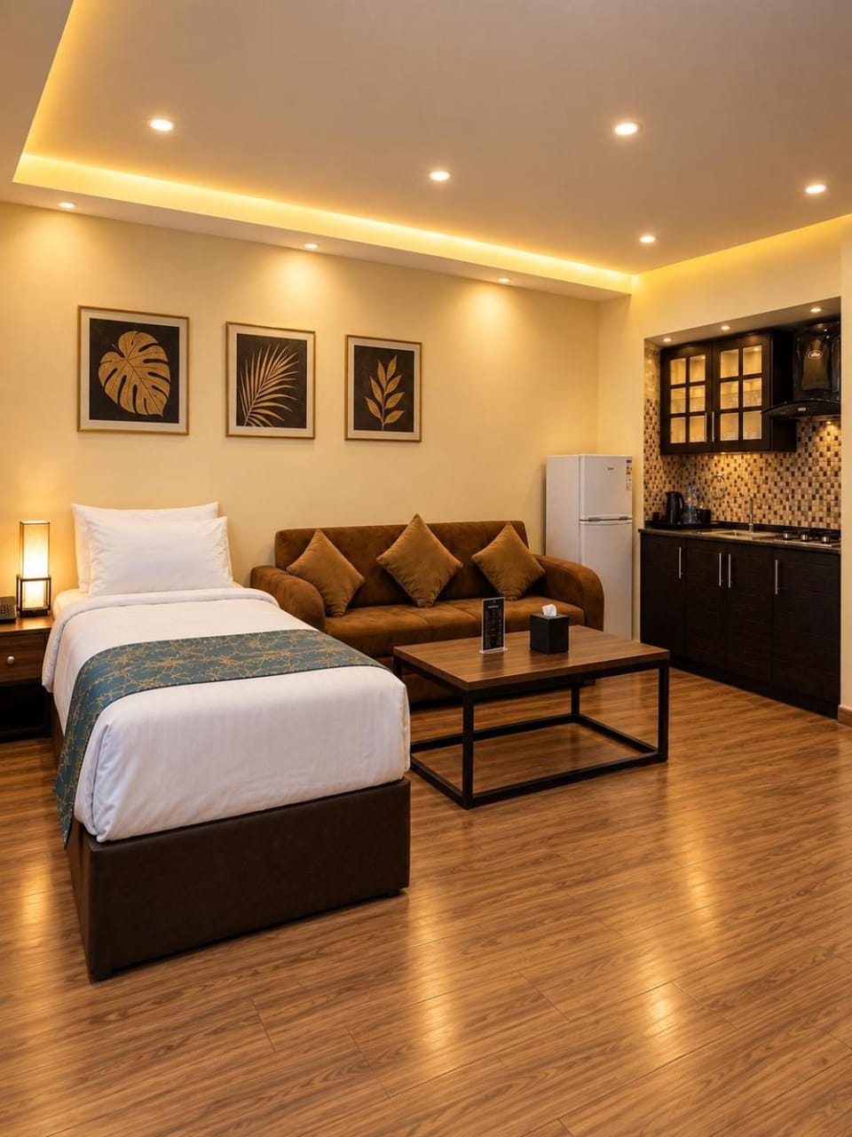 Bed, Photo of the whole room, Seating area, Bedroom