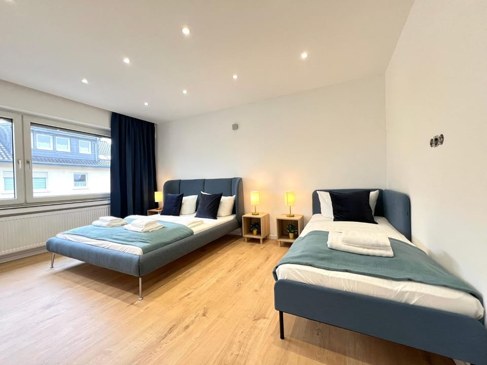 Bed, Living room, Photo of the whole room, Seating area, Bedroom