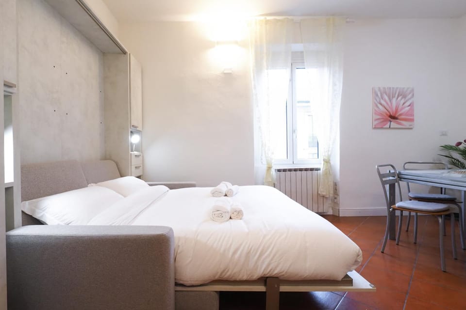 Bed, Living room, Photo of the whole room, Dining area, Bedroom