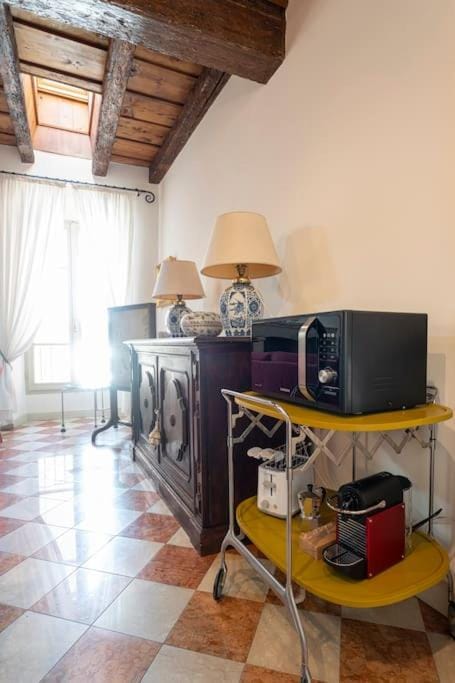 Coffee/tea facilities, Living room, minibar, toaster
