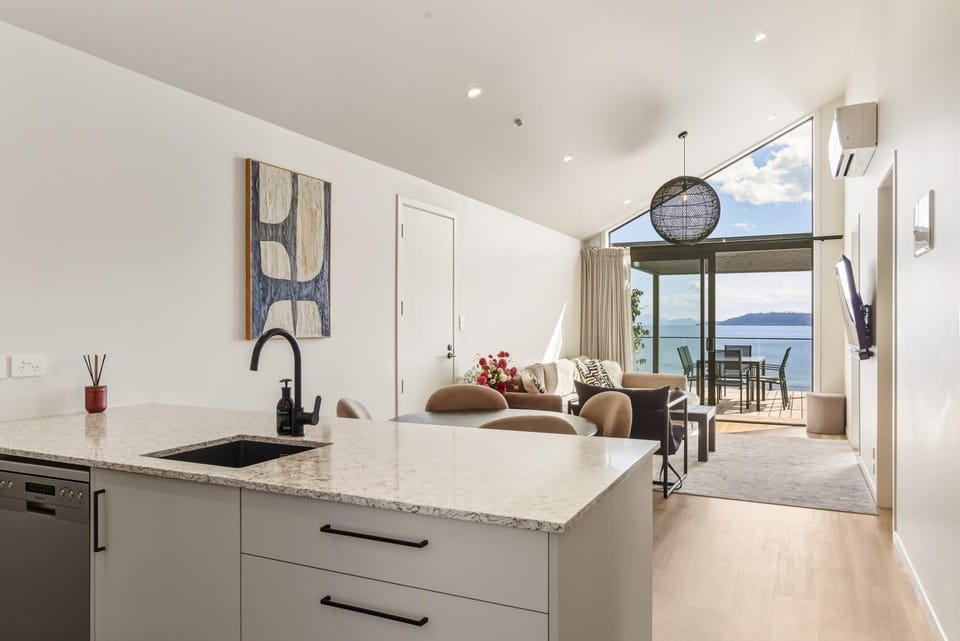 Kitchen or kitchenette, Living room, dishwasher